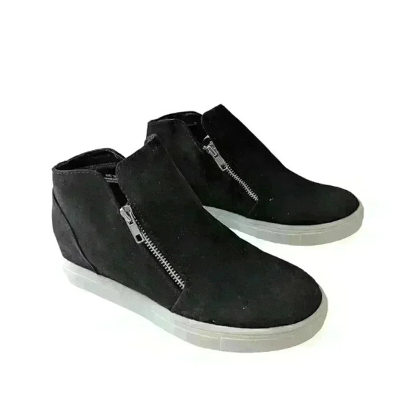 CUSHIONAIRE Women's Hart Hidden Wedge Sneaker Size 7M - Picture 4 of 9